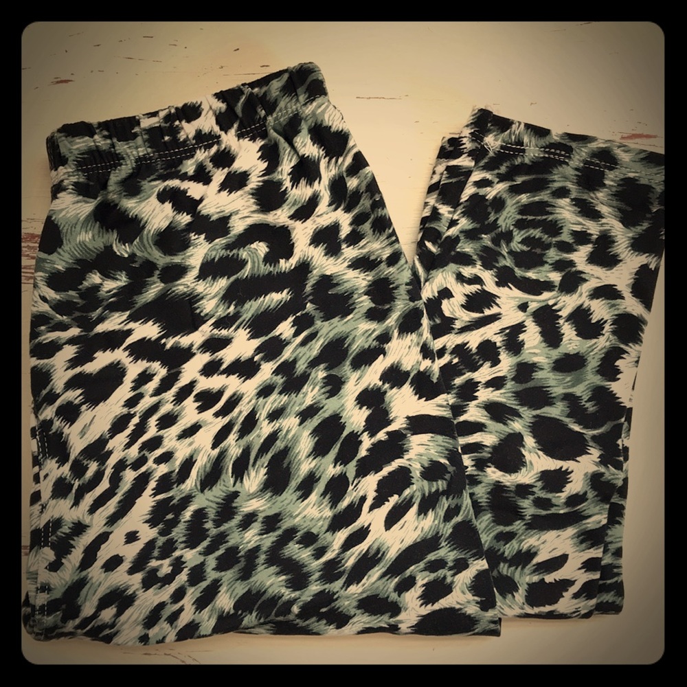 Leopard print leggings!